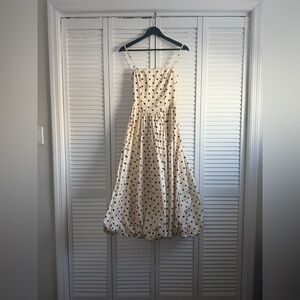 ABERCROMBIE & FITCH Dipped-wait Bubble Hem Midi Dress in Cream Polka Dot